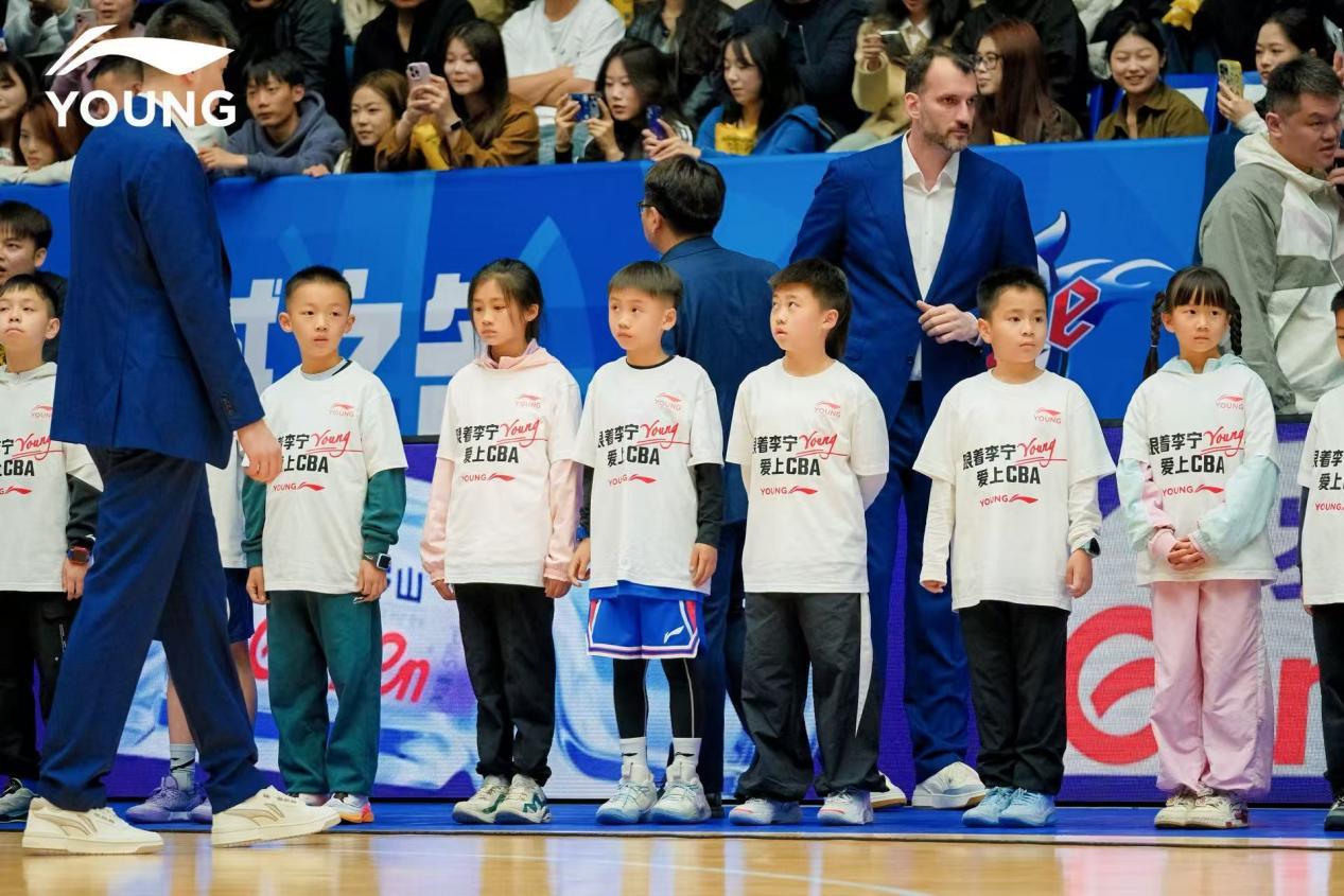 开云体育登录入口-跟着李宁YOUNG爱上CBA—成都站活动收官
